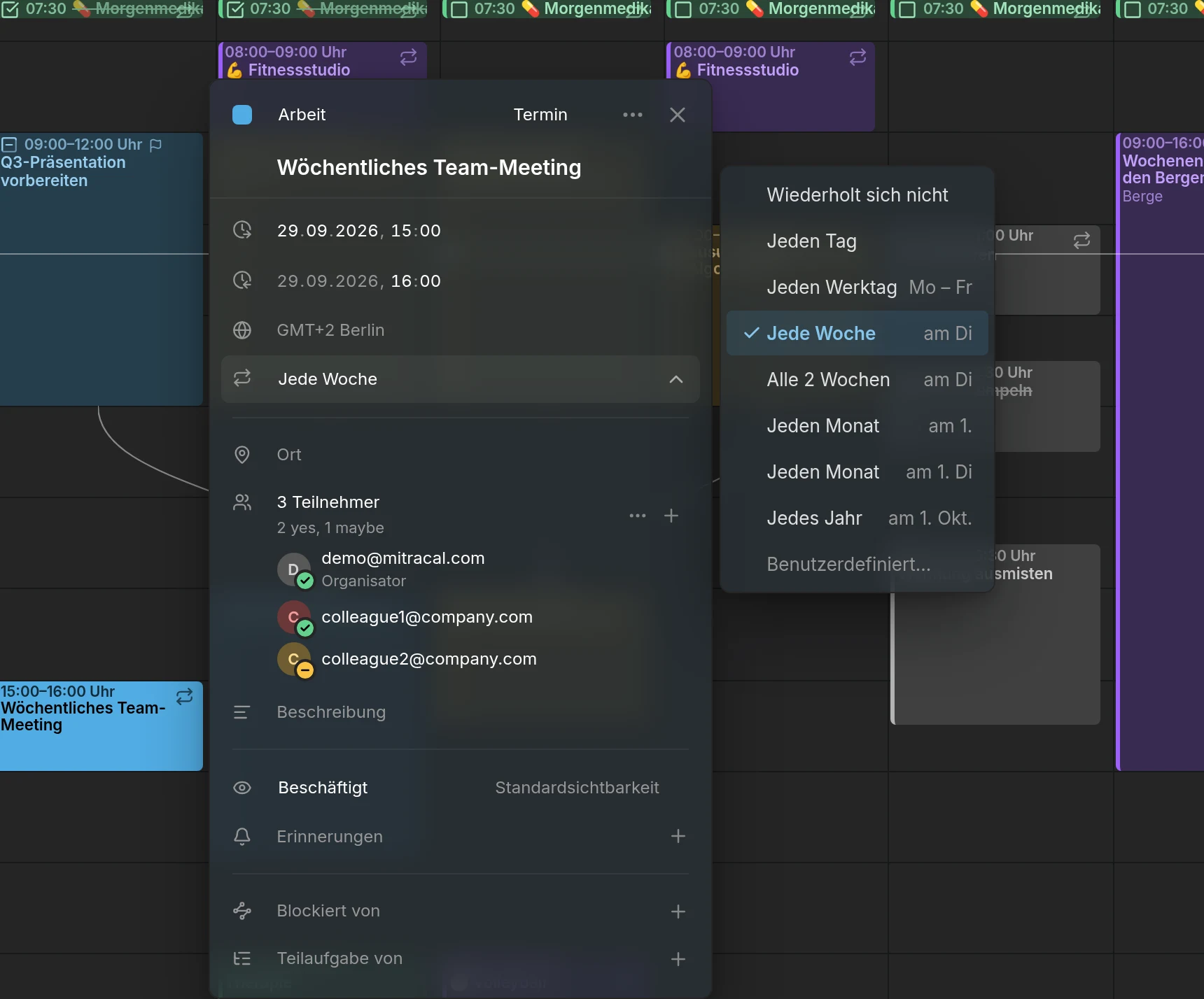 Der Editor eines wöchentlichen Team-Meetings mit geöffneter Liste Wiederholung: Wiederholt sich nicht, Jeden Tag, Jeden Werktag, Jede Woche am Di., Alle 2 Wochen, Jeden Monat am 1., am 1. Di., Jedes Jahr und Benutzerdefiniert