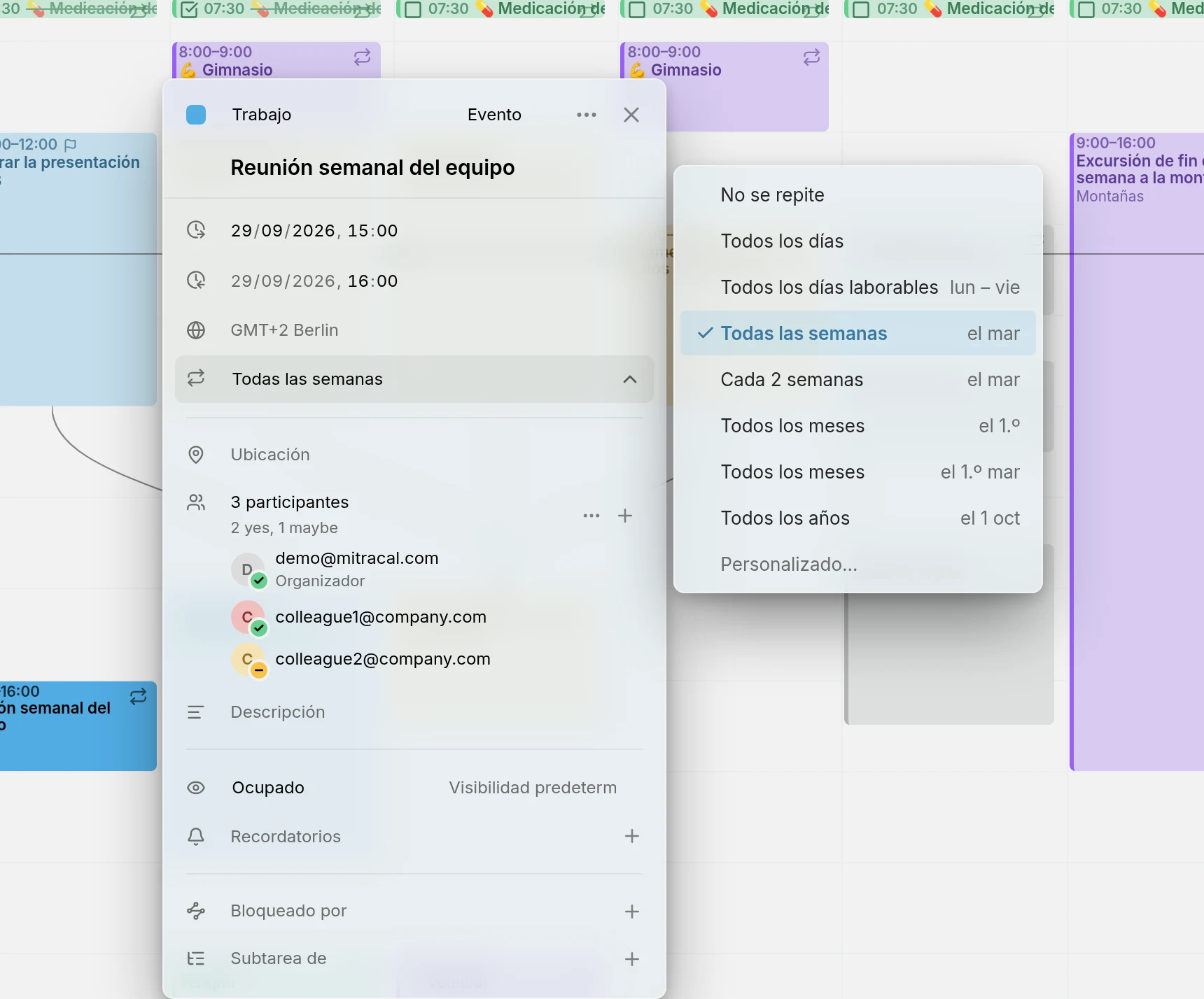 El editor de una reunión de equipo semanal con su lista Repetir abierta: No se repite, Todos los días, Todos los días laborables, Todas las semanas el mar, Cada 2 semanas, Todos los meses el 1.º, el 1.º mar, Todos los años y Personalizado